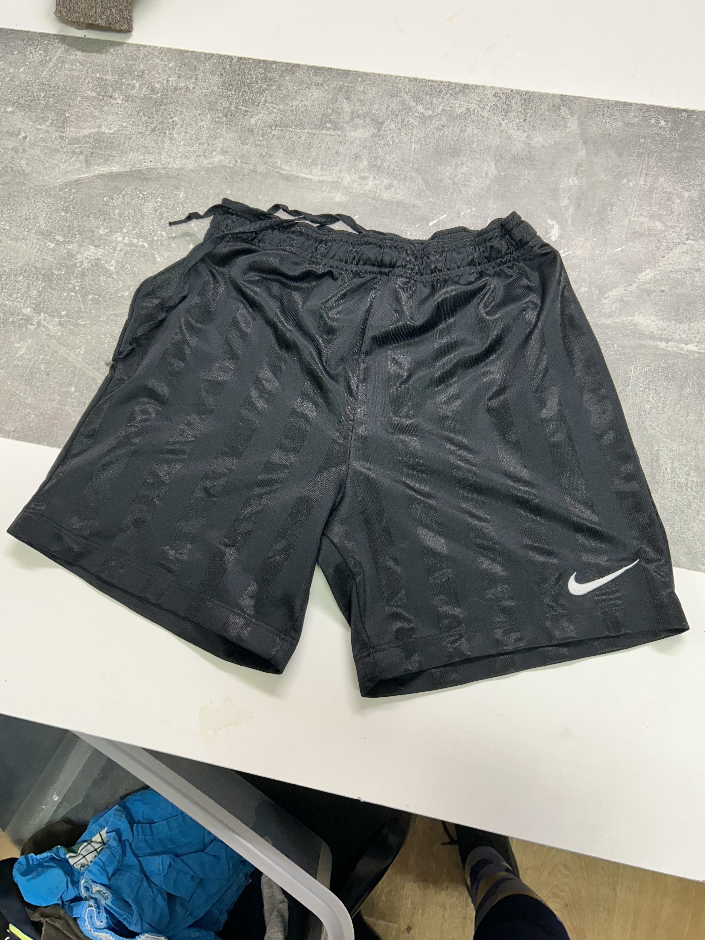 černé kraťase Nike