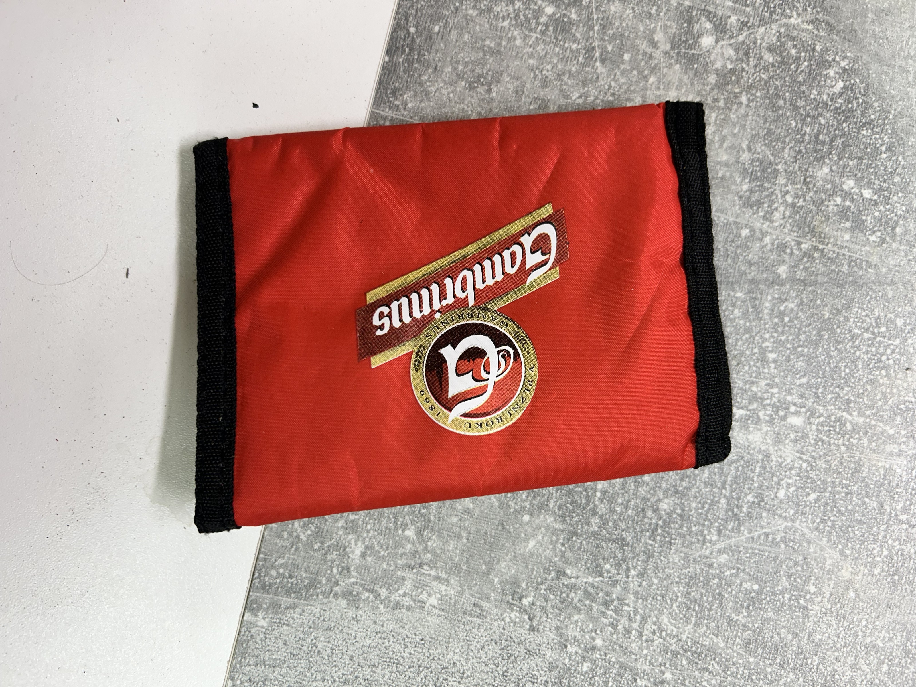 Peněženka červená s nápisem Gambrinus